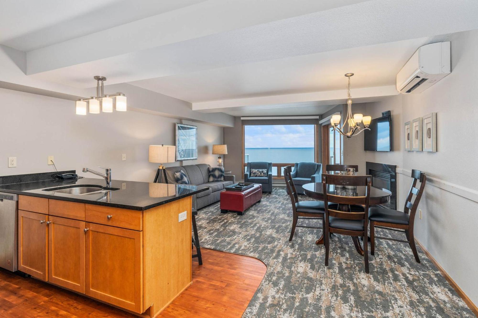 Beacon Pointe On Lake Superior Duluth Exterior photo